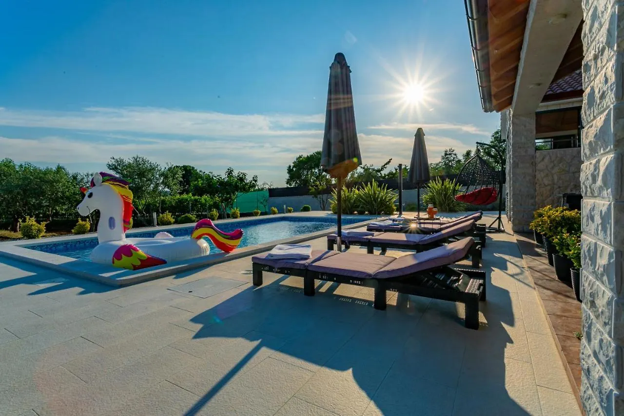 סבטי פיליפ אי ג'קוב Villa Lorema-Pet Friendly On 5000 Sqm Garden,Pool, Jacuzzi, Billiard&Ps5 0*, סבטי פיליפ אי ג'קוב