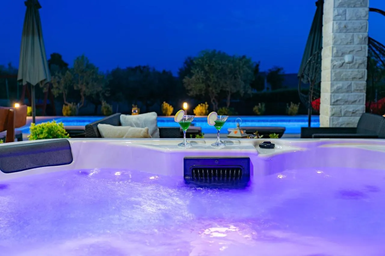 סבטי פיליפ אי ג'קוב Villa Lorema-Pet Friendly On 5000 Sqm Garden,Pool, Jacuzzi, Billiard&Ps5