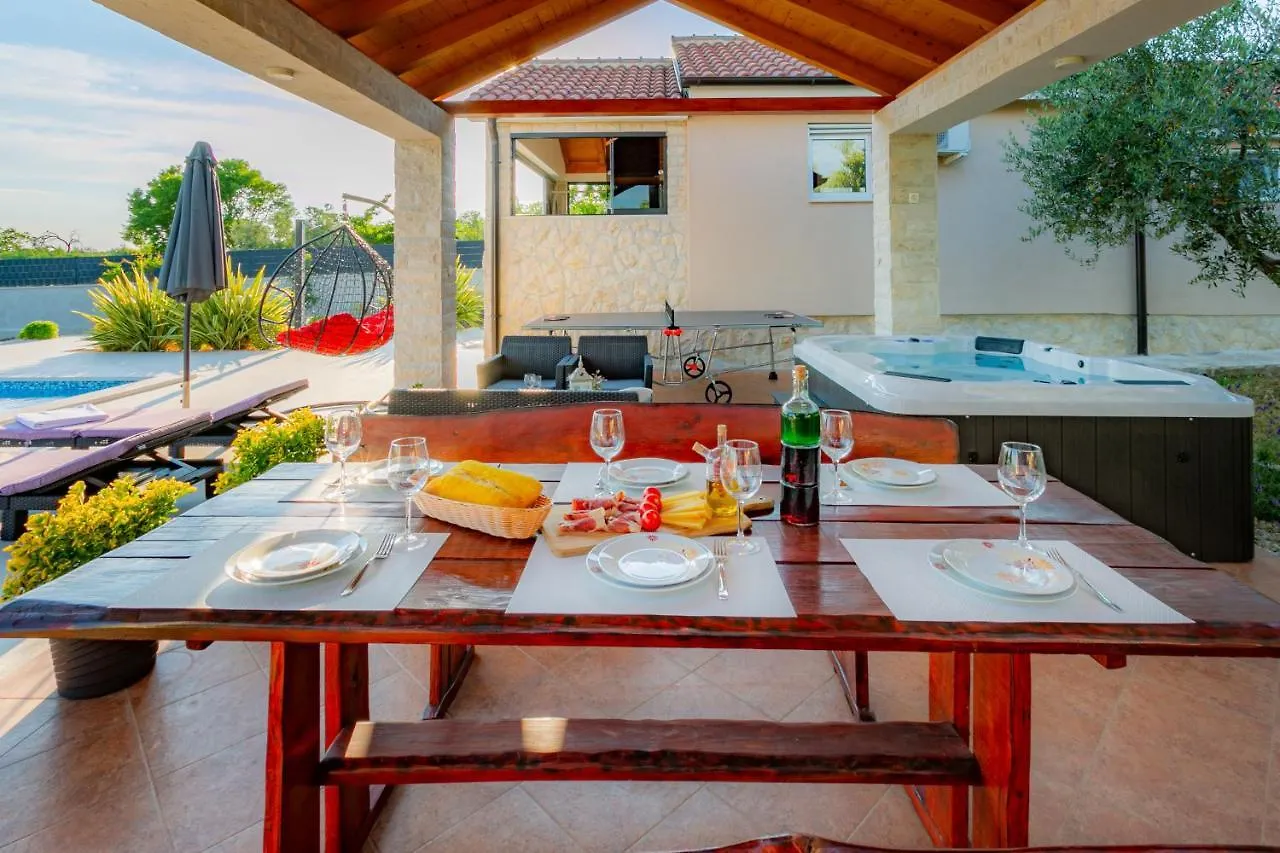 סבטי פיליפ אי ג'קוב Villa Lorema-Pet Friendly On 5000 Sqm Garden,Pool, Jacuzzi, Billiard&Ps5
