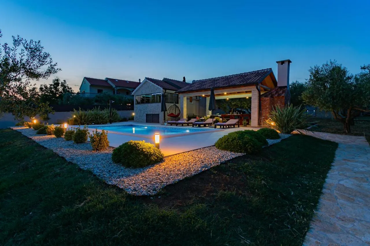 סבטי פיליפ אי ג'קוב Villa Lorema-Pet Friendly On 5000 Sqm Garden,Pool, Jacuzzi, Billiard&Ps5